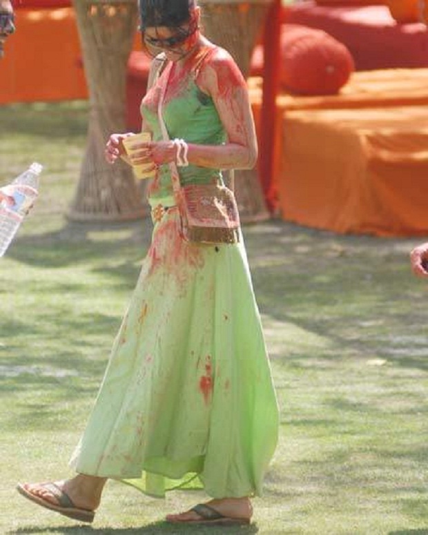 Desi girls holi hot still (11) Desi girls holi hot still (11)