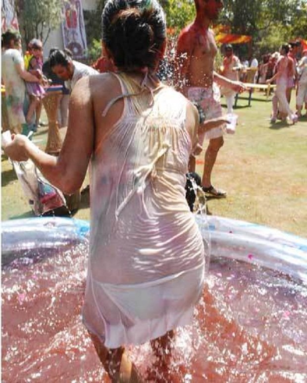 Desi girls holi hot still (36) Desi girls holi hot still (36)
